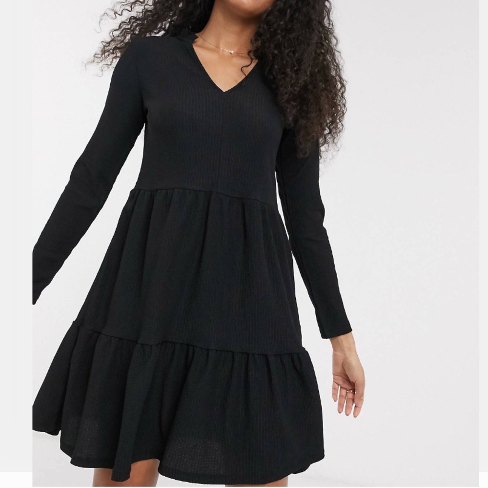 NEVER WORN crinkle smock v neck dress